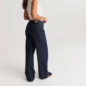 Low wide jeans - Köpta på Gina Tricot❣️använda fåtal gånger men har sytt upp de så det passar mig som är 157🌸