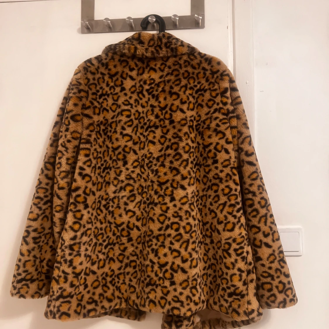 Leopardmönstrad pälsjacka  - 90