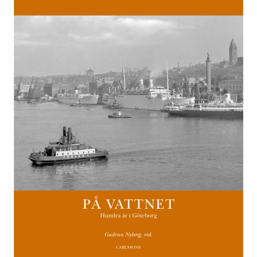 Hundra år i GöteborgGöteborg har alltid präglats av närheten till vattnet till Älven och till Havet. Via Göta älv har transporterna kommit från inlandet, från och till världen har havet varit förbindelselänken i många sekler. Under de senaste hundra åren har mycket förändrats i livet och verksamheten vid vattnet. Pråmarna som var viktiga transportmedel har blivit mycket färre. Broar har konstruerats, färjetrafiken har lagts ner men återuppstått. Härifrån har skärgårdstrafiken med ångbåt utgått till sommarnöjen, men numera har öarna också stor fast befolkning och det är inte längre koldriven ånga som ger drivkraft.För fiskeflottan har Göteborg med fiskhamnen varit av central betydelse men villkoren har förändrats genom internationella överenskommelser om fiskekvoter. Tullen har sedan länge varit på plats för att hålla uppsikt över varuhandeln och smugglingen av sprit, narkotika och vapen.Närheten till vattnets faror innebar även att Sjöräddningssällskapet etablerades här.Under andra världskriget utökades sjöförsvaret med jagare och ubåtar många byggdes vid de stora varven i Göteborg. Svenska Amerika Linien och Sessanlinjen har utgjort påtagliga inslag med sina nytto- och nöjesresor till och från staden. Långt dessförinnan fanns Svenska Ostindiska Companiet i Göteborg och drev handel med Kina. Som en påminnelse om detta ligger numera den nybyggda Ostindiefararen Götheborg vid kaj, förberedd för nya seglatser.På vattnet består av både informativa texter och ett beundransvärt bildmaterial.Bokens redaktör är Gudrun Nyberg, tillika upphovskvinna och huvudredaktör för hela serien 