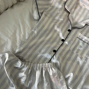 Randig Pjyamas  - Super fin randig pjyamas i siden 