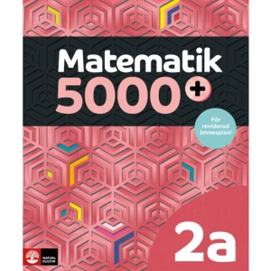 Matematik 5000+ Kurs 2a Lärobok Upplaga 2021 (häftad) - Håll utkik! Revideras Gy 25. Nya Matematik 5000+ är ett modernt och heltäckande läromedel som erbjuder stora möjligheter till en varierad undervisning. I kombination med en tydlig progression ger det eleverna de bästa förutsättningarna att utveckla sina kunskaper i matematik. I Matematik 5000+ Röd och Gul är yrkesinfärgningen tydlig. Detta märks dels i vilka begrepp, metoder och uppgifter som tas upp, dels i de många teman som finns i böckerna. I arbetet med böckerna har vi stämt av innehållet med yrkeslärare, yrkesverksamma och matematiklärare som arbetar med elever på yrkesprogrammen. Sagt om Matematik 5000+ Gul 1a: M5000+ Gul 1a citat Avdelare med linje Sagt om Matematik 5000+ Röd 1a: M5000+ Röd 1a citat Avdelare med linje Nyheter i serien Matematik 5000+ är en revidering av vår populära läromedelsserie Matematik 5000 och innehåller nyheter som: * Fler utmanande uppgifter på alla nivåer* Än tydligare yrkesinfärgning, med beprövade teman* Större fokus på digitala verktyg i teori, uppgifter och aktiviteter* Varje uppgift har en markering om den ska lösas med eller utan digitala verktyg* Aktiviteter, teman och historiksidor med fokus på förmågorna* Kapitelavslutning som befäster begrepp och procedurer* Utökat facit med fler ledtrådar och lösningar Seriens omfattning Fullt utbyggd kommer Matematik 5000+ att omfatta följande komponenter till samtliga kurser i ämnesplanen:* Läroböcker* Digitalböcker* Webbaserat lärarstöd Vi kommer dessutom erbjuda kostnadsfritt extramaterial, till exempel ledtrådar och lösningar.    Format Häftad   Omfång 336 sidor   Språk Svenska   Förlag Natur &amp; Kultur Läromedel och Akademi   Utgivningsdatum 2022-11-15   Medverkande Hans Heikne   Medverkande Mathilda Lennermo Selin   ISBN 9789127462694  