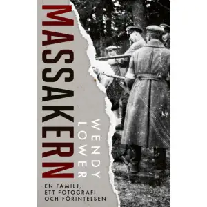 Under den nazistiska ockupationen av Ukraina mördades över en miljon judar i fullt dagsljus. Men förövarna var noggranna med att inte efterlämna några bevis. Wendy Lower snubblar över ett unikt fotografi som dokumenterar avrättningen av en mamma, hennes barn och männen som mördade dem. Fotot lämnar henne inte någon ro. Hon ägnar tio år åt att ta reda på vem som tagit bilden, vilka bödlarna var och vad som hände i Ukraina. Dådet placeras in i ett större sammanhang: det skräckinjagande folkmordet. Hennes efterforskningar i Ukraina, Slovakien, Tyskland och USA avslöjar den överraskande roll som fotografen spelade. Han måste, antog hon, ha varit medlem i en nazistorganisation. Sanningen var en annan. WENDY LOWER har tidigare utkommit med den hyllade boken Hitlers furier, som översatts till tjugotre språk. Hon är professor i historia vid Claremont McKenna College i Kalifornien i USA och rådgivare till U.S. Holocaust Memorial Museum. 