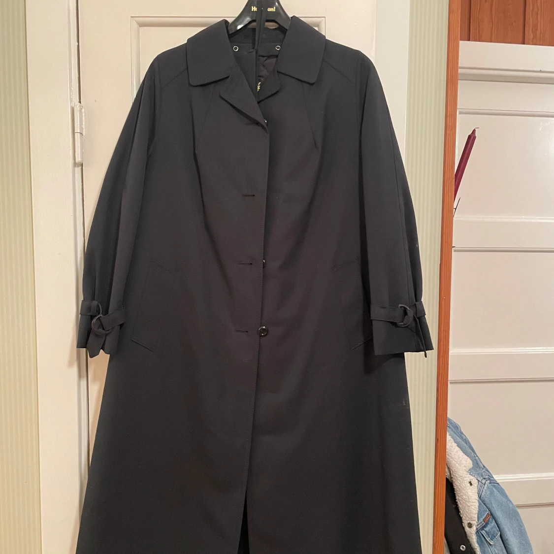 Svart kappa från Junesco