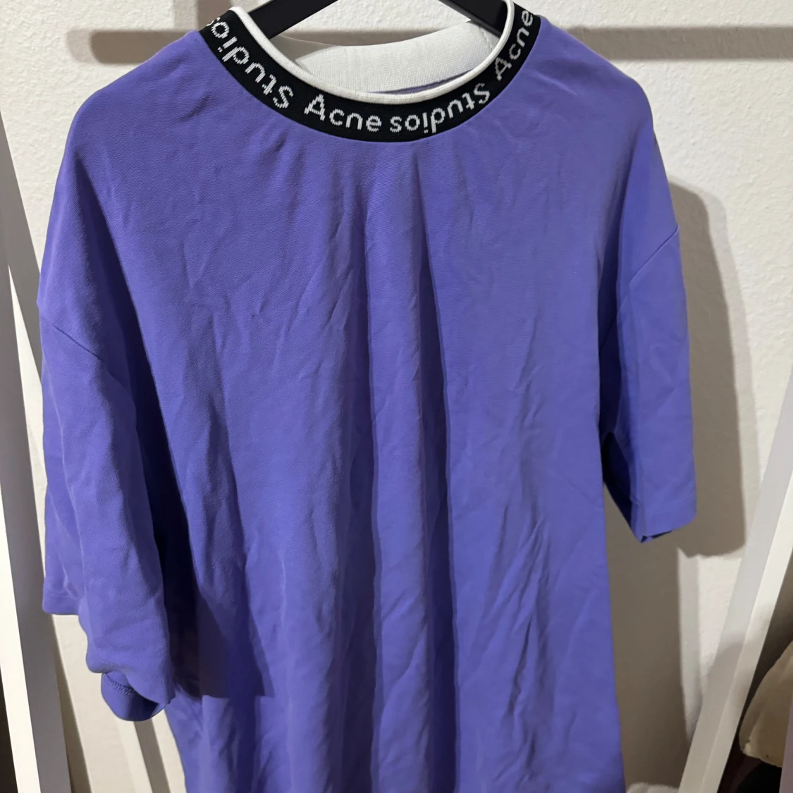 Lila t-shirt från Acne Studios