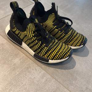 Säljer ett par Adidas NMD sneakers i mycket bra skick, storlek 40