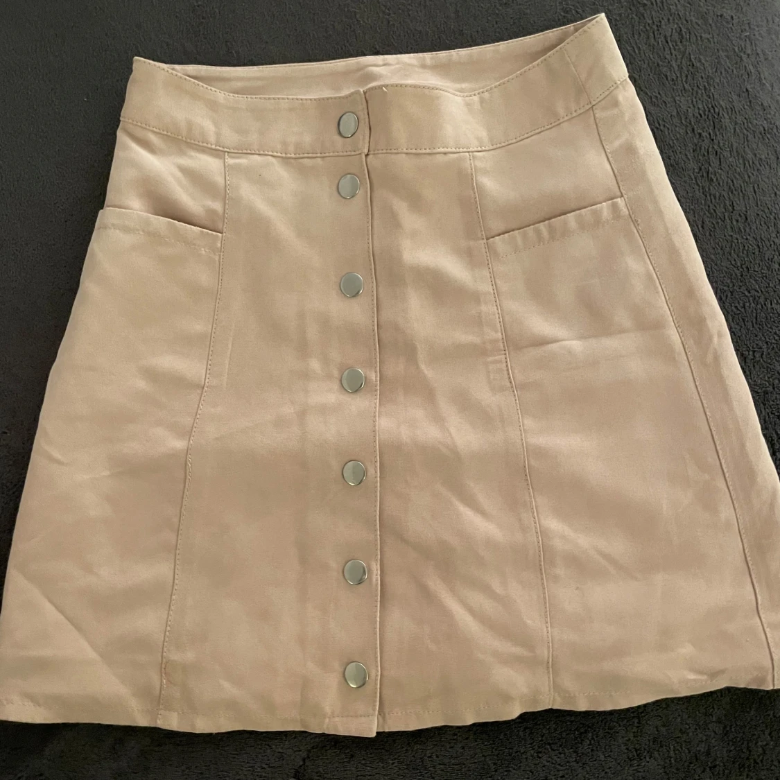 Rosa kjol med knappar - 90