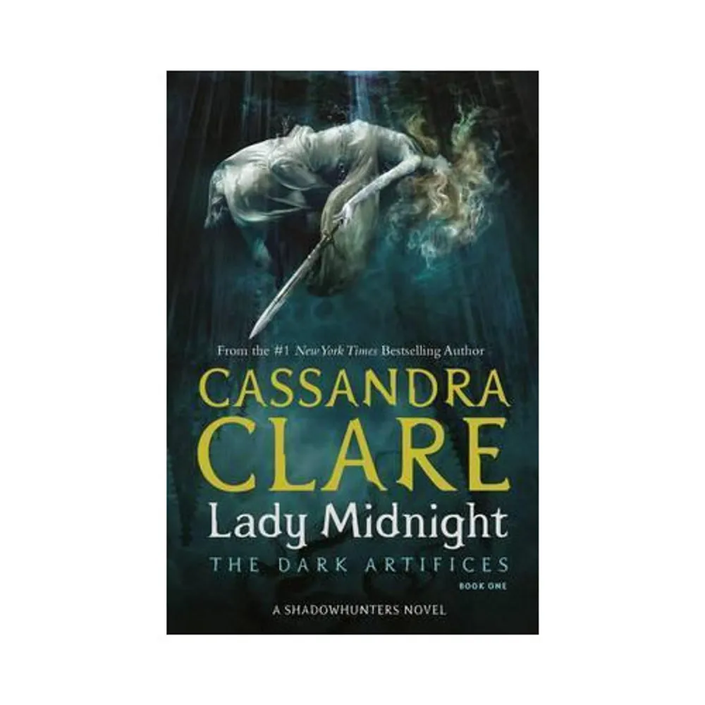 It's been five years since the events of City of Heavenly Fire that brought the Shadowhunters to the brink of oblivion. Emma Carstairs is no longer a child in mourning, but a young woman bent on discovering what killed her parents and avenging her losses. Together with her parabatai Julian Blackthorn, Emma must learn to trust her head and her heart as she investigates a demonic plot that stretches across Los Angeles, from the Sunset Strip to the enchanted sea that pounds the beaches of Santa Monica. If only her heart didn't lead her in treacherous directions...Making things even more complicated, Julian's brother Mark-who was captured by the faeries five years ago-has been returned as a bargaining chip. The faeries are desperate to find out who is murdering their kind-and they need the Shadowhunters' help to do it. But time works differently in faerie, so Mark has barely aged and doesn't recognize his family. Can he ever truly return to them? Will the faeries really allow it? Glitz, glamours, and Shadowhunters abound in this heartrending opening to Cassandra Clare's Dark Artifices series.    Format Pocket   Omfång 668 sidor   Språk Engelska   Förlag Simon & Schuster UK   Utgivningsdatum 2017-02-23   ISBN 9781471116636  . Böcker.