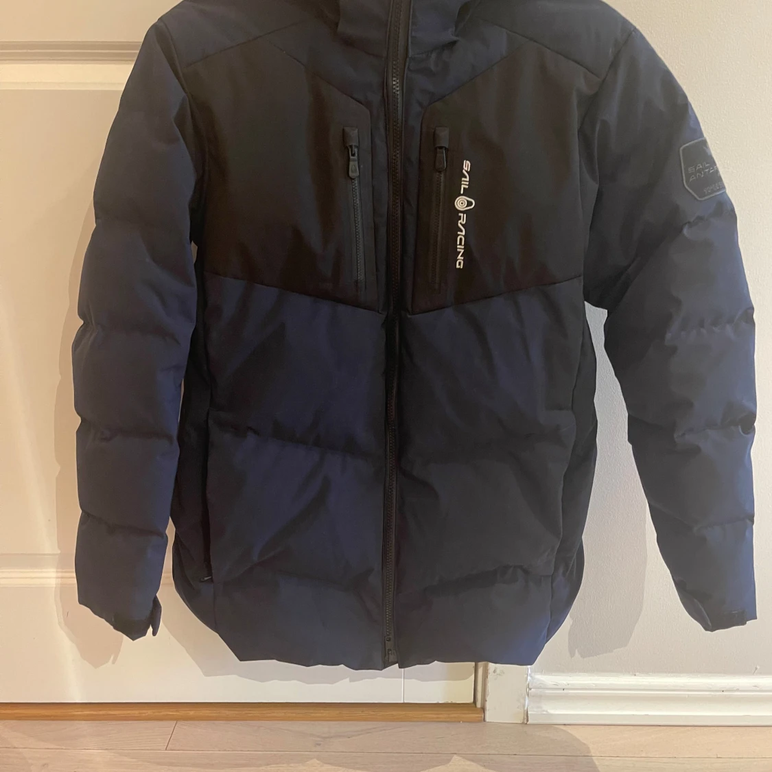 Svart dunjacka från Sail Racing - 92