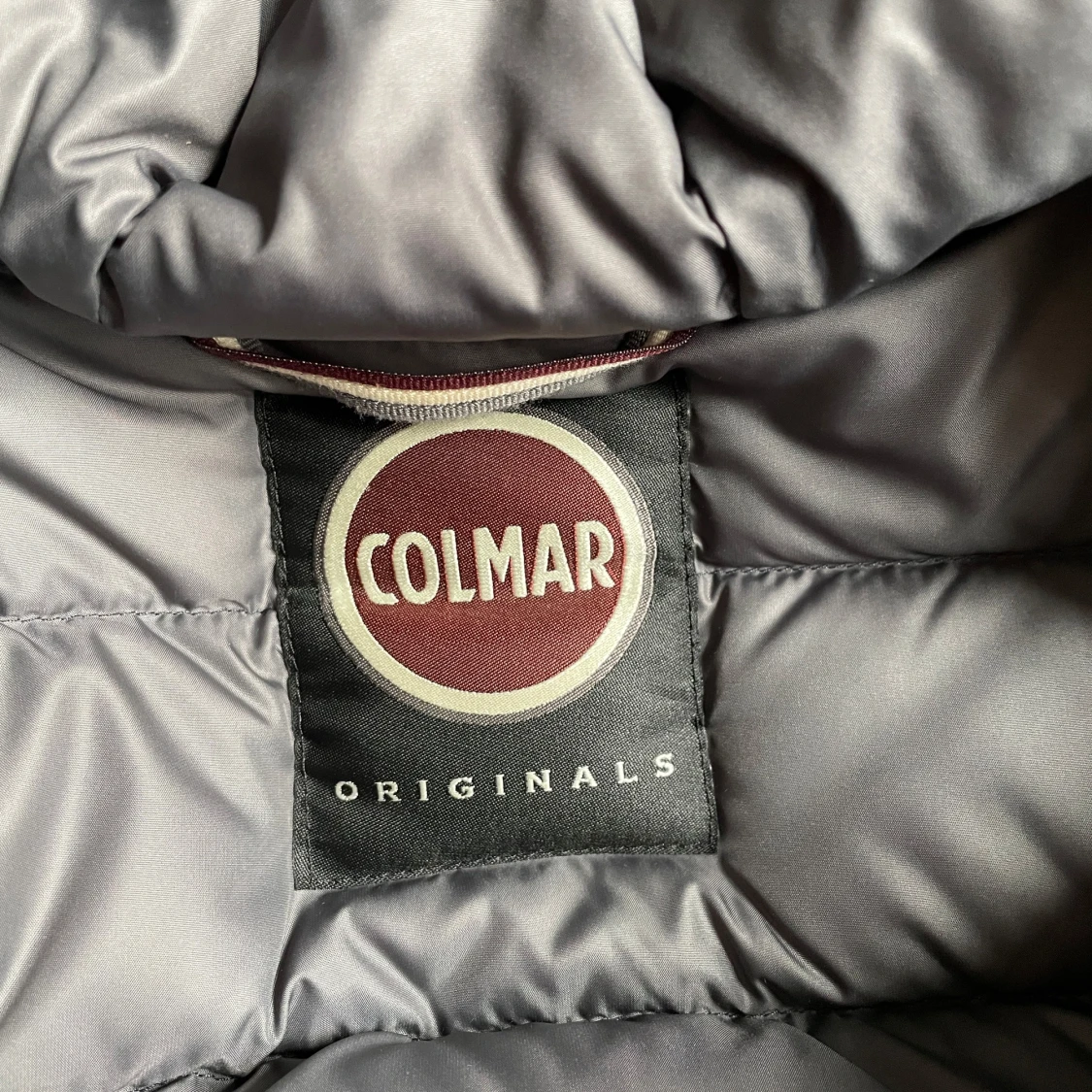 Mörkblå pufferjacka från Colmar - 90