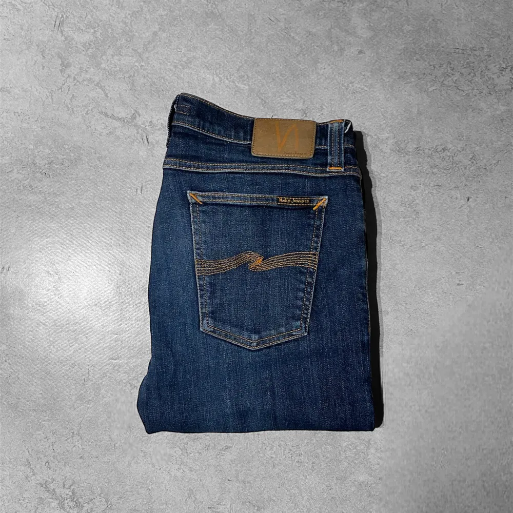 Säljer ett par jeans från Nudie•Storlek W33 L32•Kontakta gärna vid frågor eller funderingar!. Jeans & Byxor.