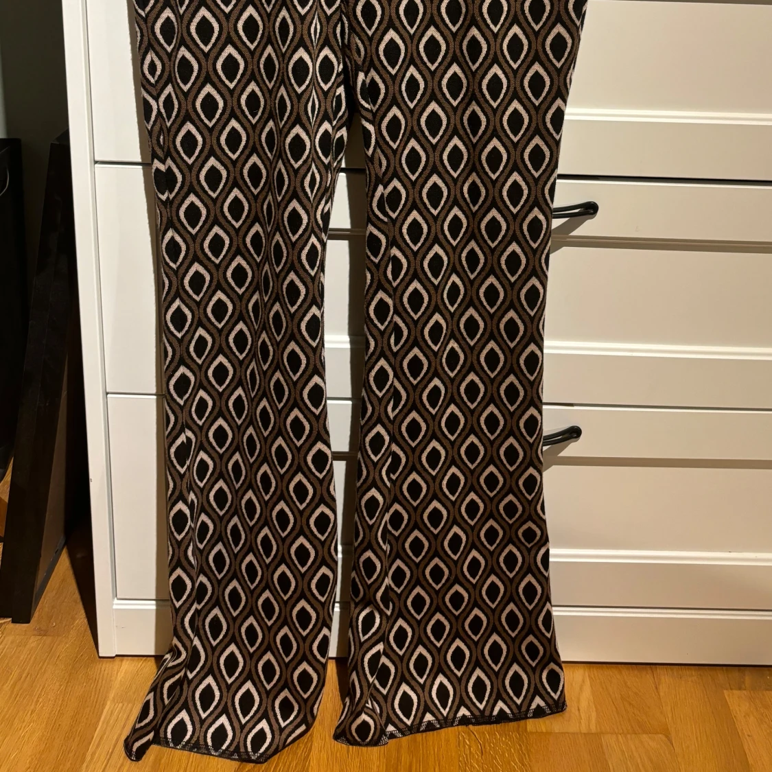 Mönstrade bootcutbyxor - 90