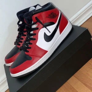 jordan 4s  - Knappt använda som nya, orginalbox med följer 1600kr storlek 45