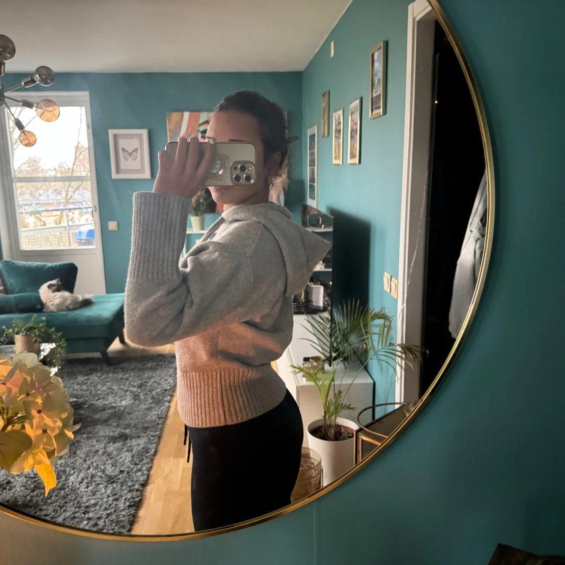 Grå hoodie i mysigt material - 92