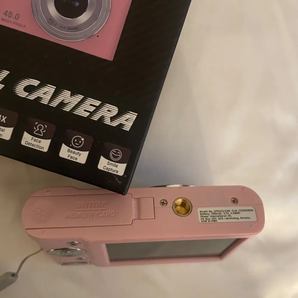 Säljer min rosa digital kamera. Jätte bra skick och kommer i förpackning med batteri, laddare, överförnings slad. Köpt för 999 kr . Övrigt.