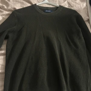 Riley sweatshirt  - Tja säljer nu min Riley sweatshirt använd fåtal gånger skick 9/10.