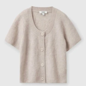 SÖKER - söker denna tröja på bilden i S eller M. Helst i beige, men marinblå också. 