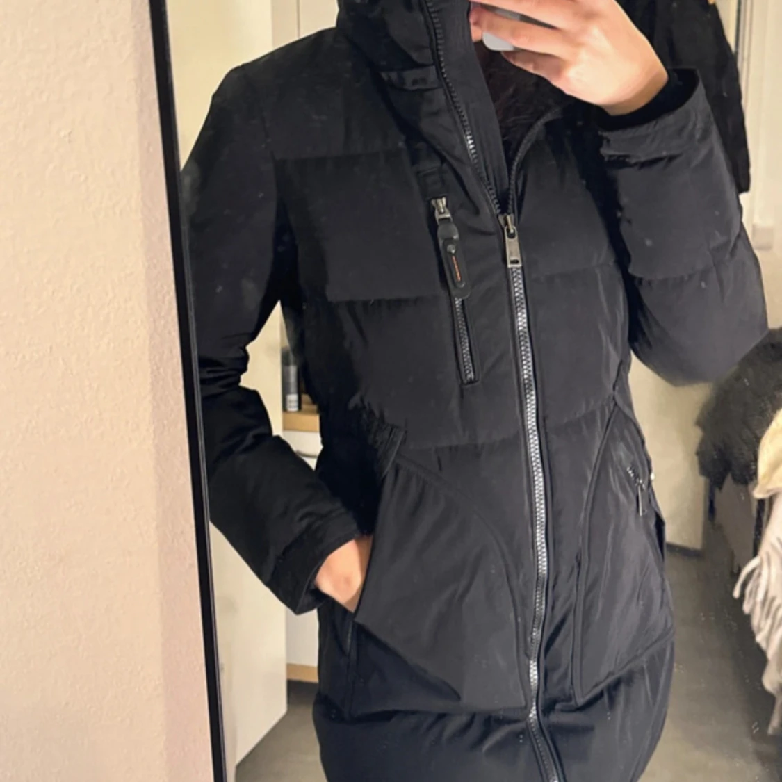 Svart lång dunjacka - 90