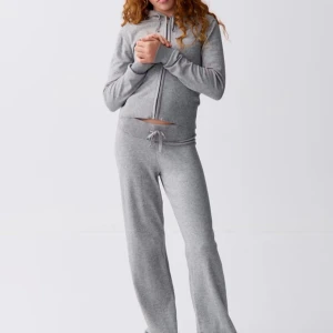 Low waist mjukis - Säljer dessa nya (men använda par gånger) low waist gina young mjukis!! Dom är i storlek xs men passar väldigt mycket s också ❤️ skriv för bilder