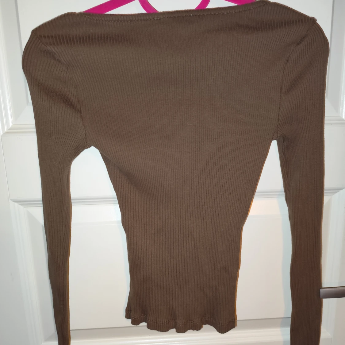Brun ribbad topp från NA-KD - 90