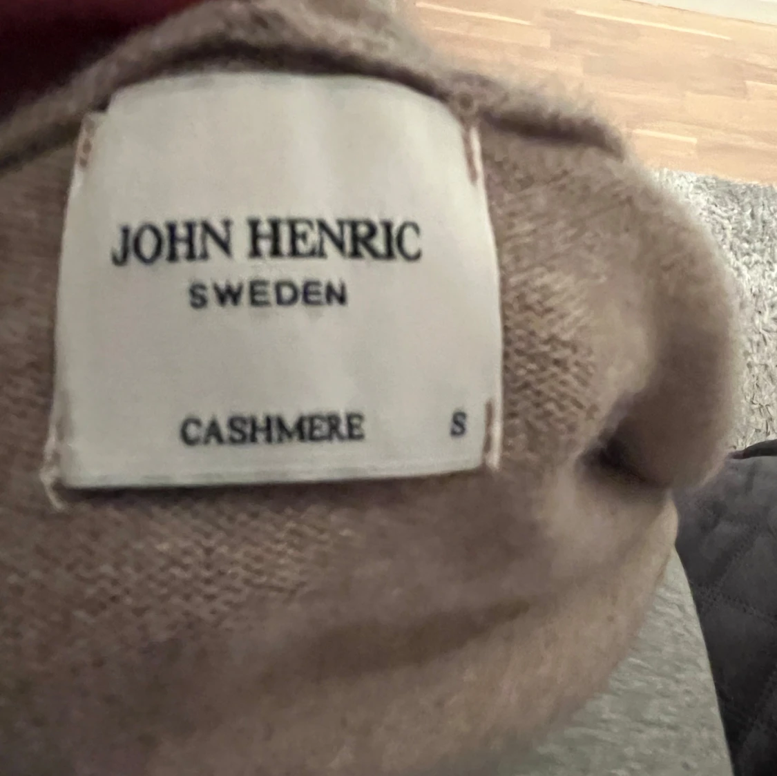 Beige cashmere hoodie från John Henric - 91