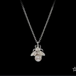 Maria nilsdotter  - Halsband från Maria Nilsdotter, inga defekter eller tecken på andhämtning. Kan även tänka mig att byta!!