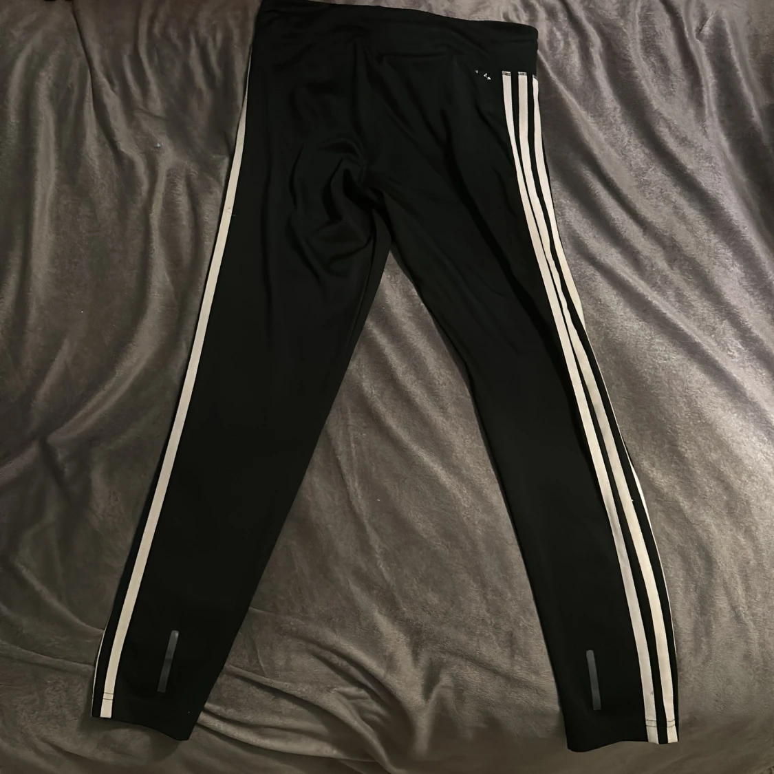 Adidas träningsbyxor  - 90