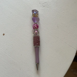 Penna - En bläckpenna jag har gjort själv jättefin och funkar😁