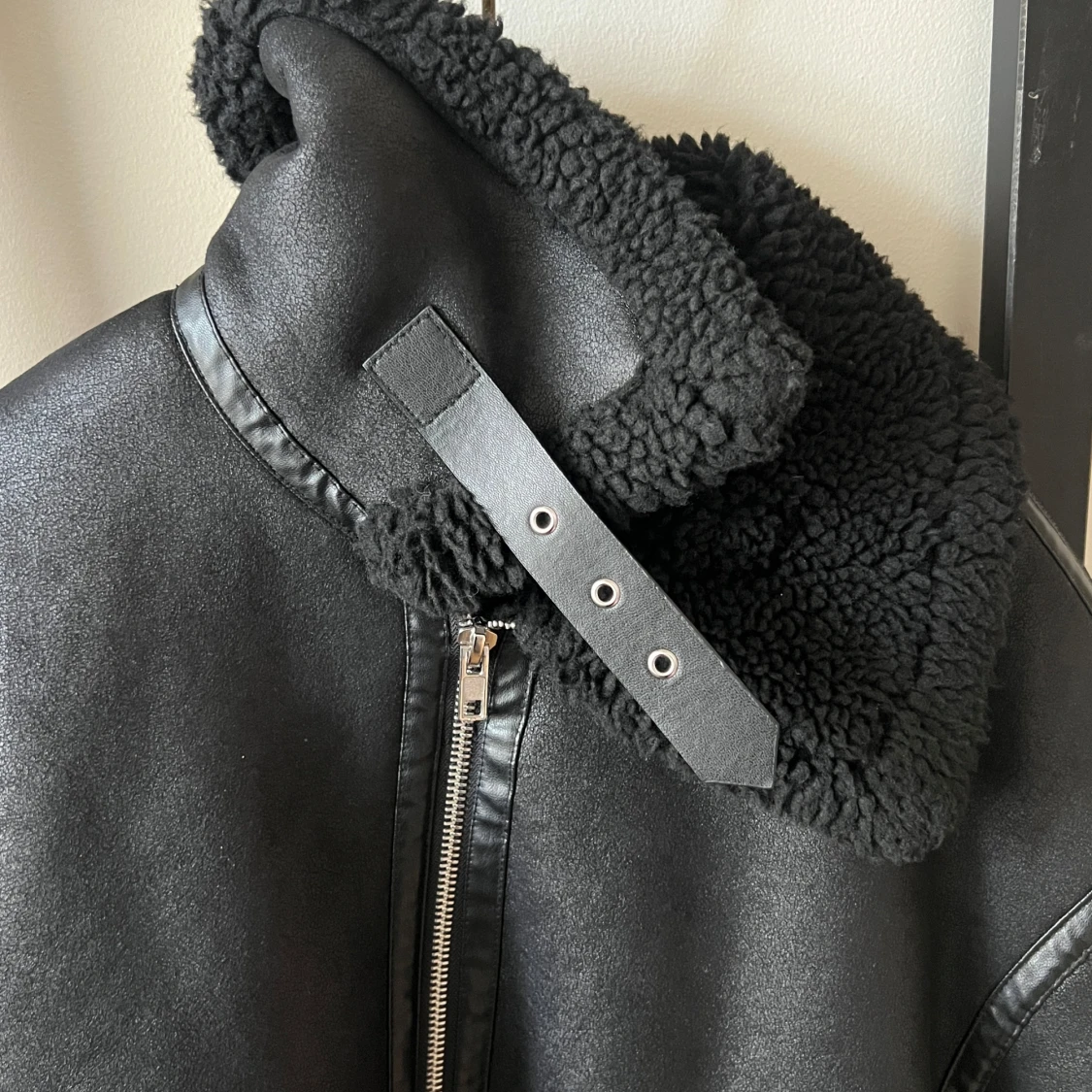 Svart skinnjacka med foder från Zara - 90