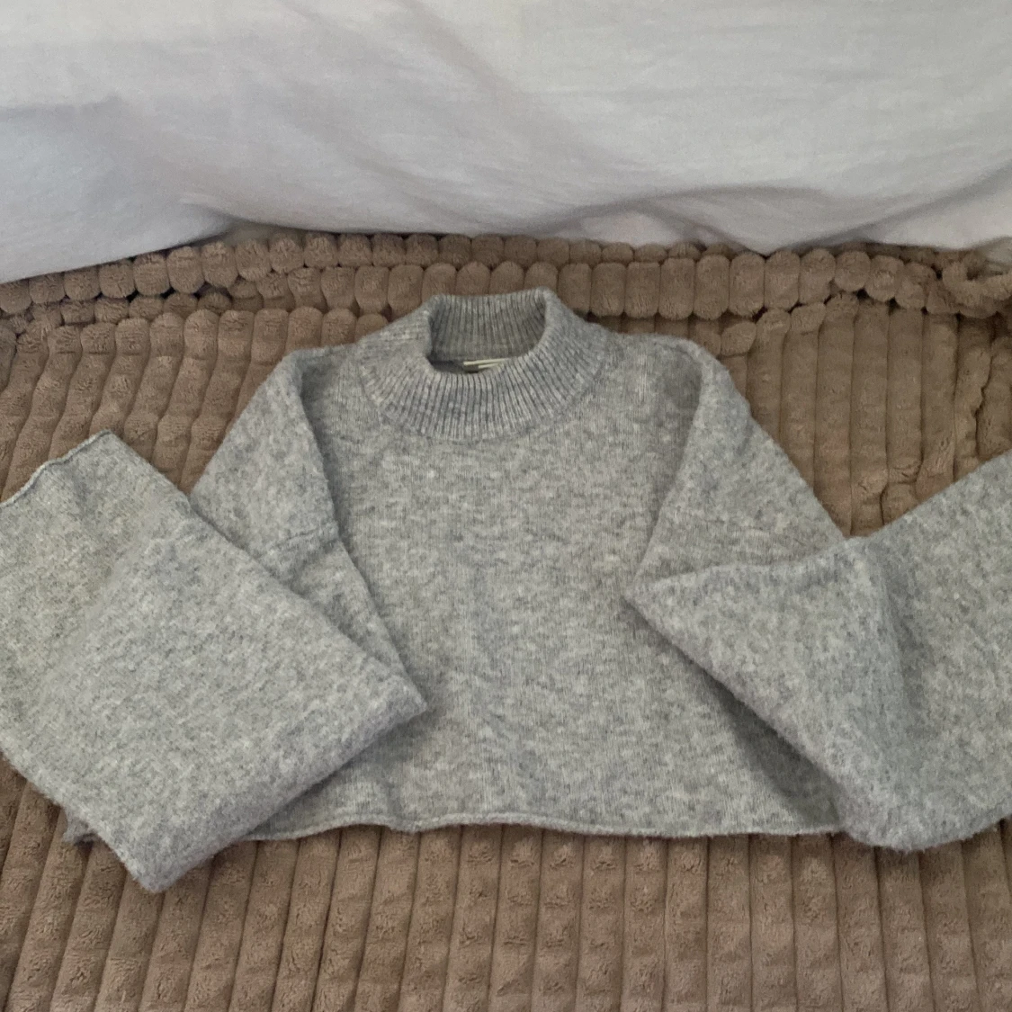 Grå stickad tröja från Monki - 1