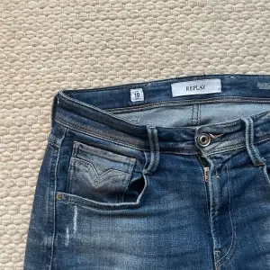 Replay jeans slitningar, bra skick inga defekter, byte öppet 