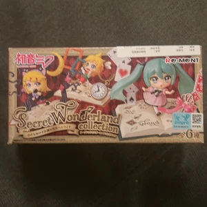 Secret Wonderland Rin/cheshire cat - Säljer en superfin figur från Secret Wonderland. Den kommer i originalförpackning och men själva boxen är öppnad 🩷