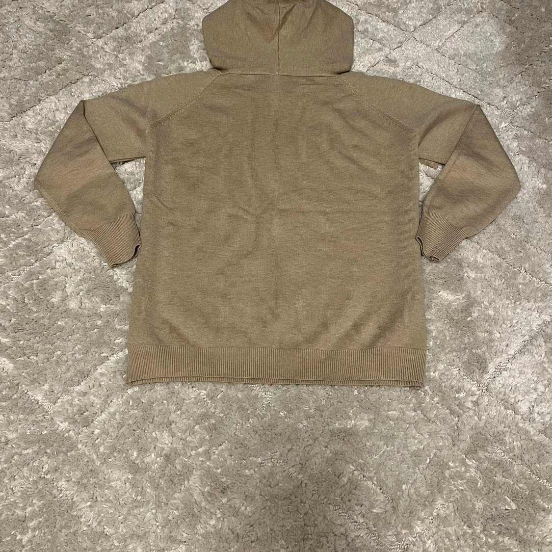 Stickad huvtröja - 90