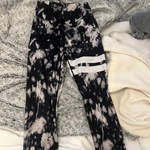 Stronger tights - Säljer dessa Stronger tights, nästan nyskick! Pris kan diskuteras