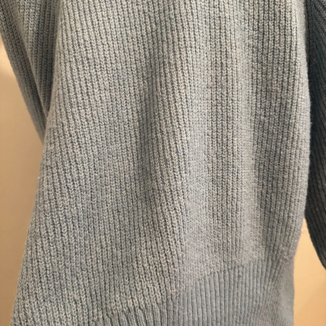 Ljusblå stickad tröja - 90