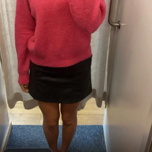 Kjol - En super snygg skinn kjol! Köpt på Hm🥰