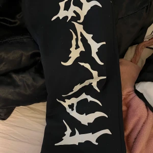 Mjukis byxor  - Haft på mig dom 2 gånger, de är  baggy 