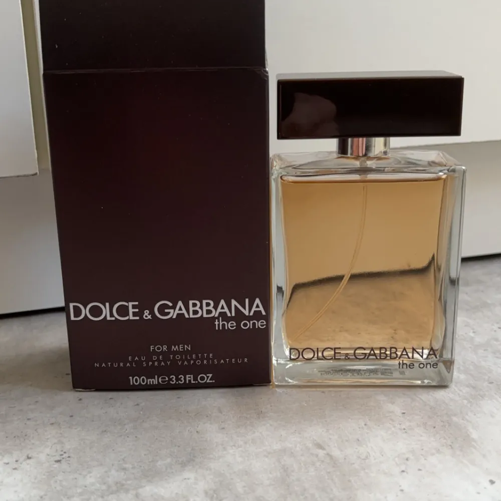 Säljer min sprillans nya Dolce Gabbana the one eftersom den kommer inte till användning pris kan diskuteras vid en snabbaffär. Oanvänd och en perfekt parfym för hösten . Parfym.