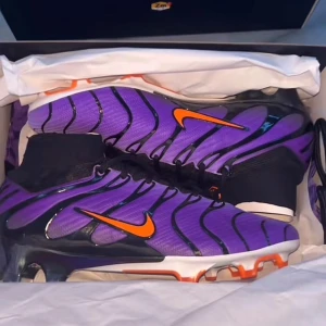 Elite fotbollsskor  - Dessa är dom sista TN Nike fotbollsskorna som såldes, dessa går inte att köpa hos unitsport längre och jag väljer att sälja dom för en billig peng, ny pris 3670kr