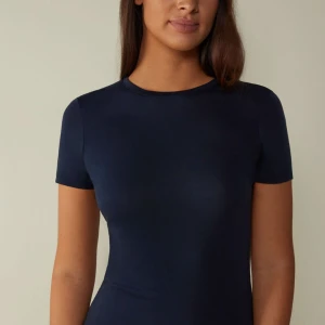 Tajt tshirt  - Jätte fin ifrån Intimissimi, tyvärr lite stor på mig💞jätte fint skick och nypris är 199 kr💞säljer i de andra färgerna oxå 