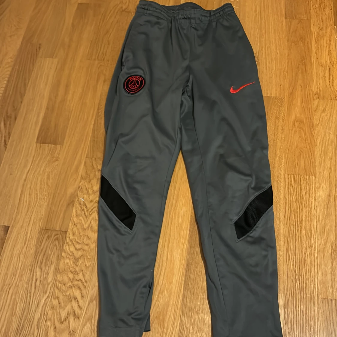 Grå träningsset från Nike