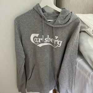 Carlsberg hoodie - Carlsberg hoodie   Strl M men passar nog mer en S kanske