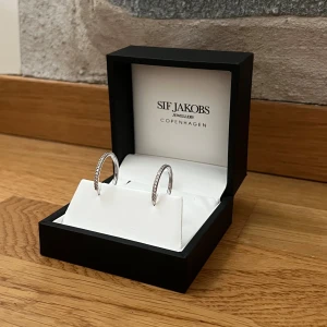 Örhängen  - Örhängen som inte kommer till användning - i riktigt bra skick ❣️äkta silver ❣️