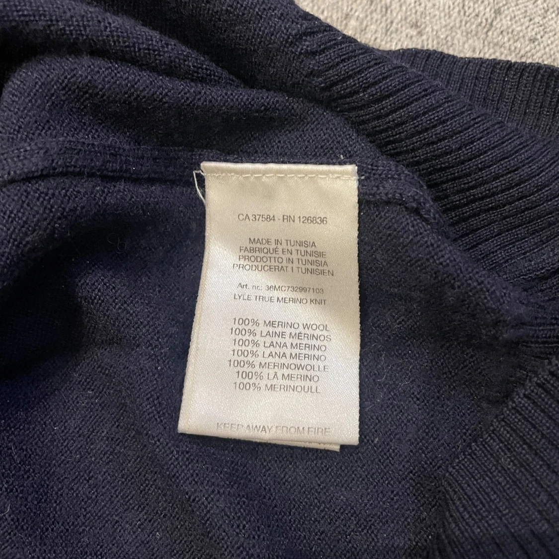 Mörkblå merinoulltröja från J.Lindeberg - 91