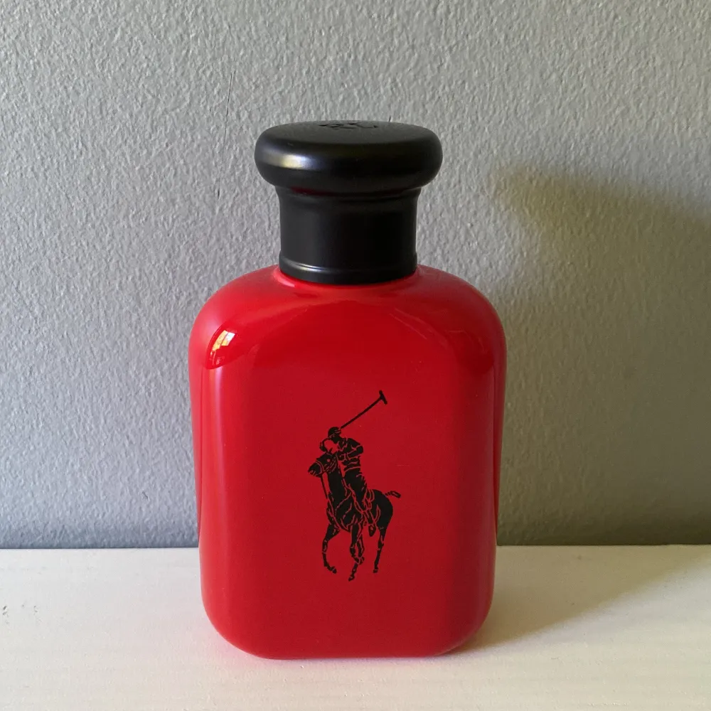 Säljer min Ralph Lauren polo red 75 ml för bra pris då jag rensar ut min parfym kollektion, minst 55 ml kvar skriv vid minsta fundering 😊. Övrigt.