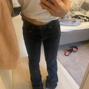 Gap jeans - Fina jeans i flare och midwaist från gap Är i en längre modell
