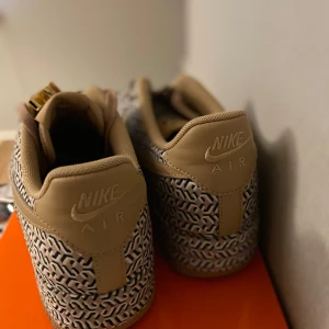 Nike Air Force med mönster - Priset kan snackas om du vill ha dom 