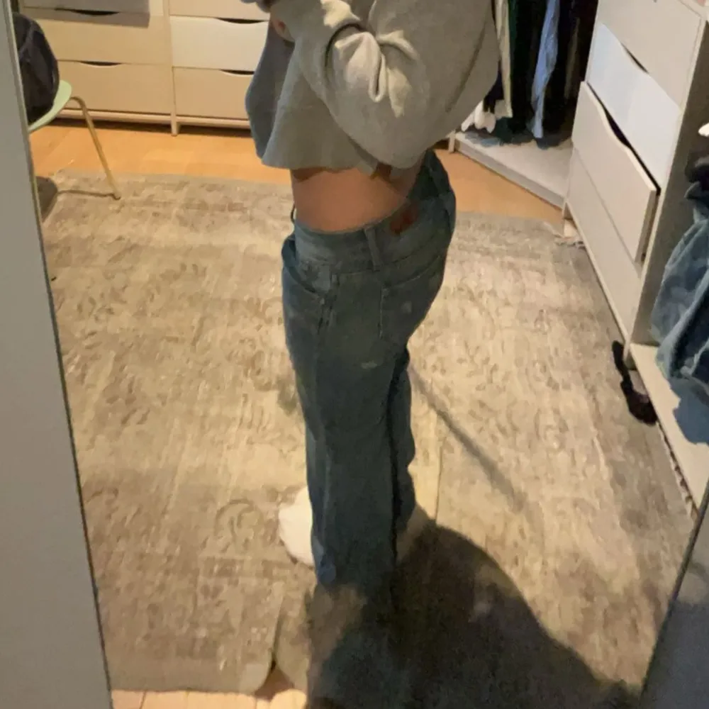 Säljer dessa sjukt snygga Lågmidjade jeans med hål från LTB💞. Jeans & Byxor.