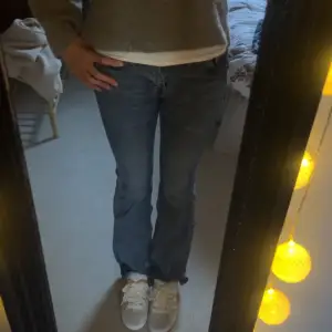 Super snygga jeans ifrån weekday (flame) utan några skavanker. Kommer inte till användning längre💕