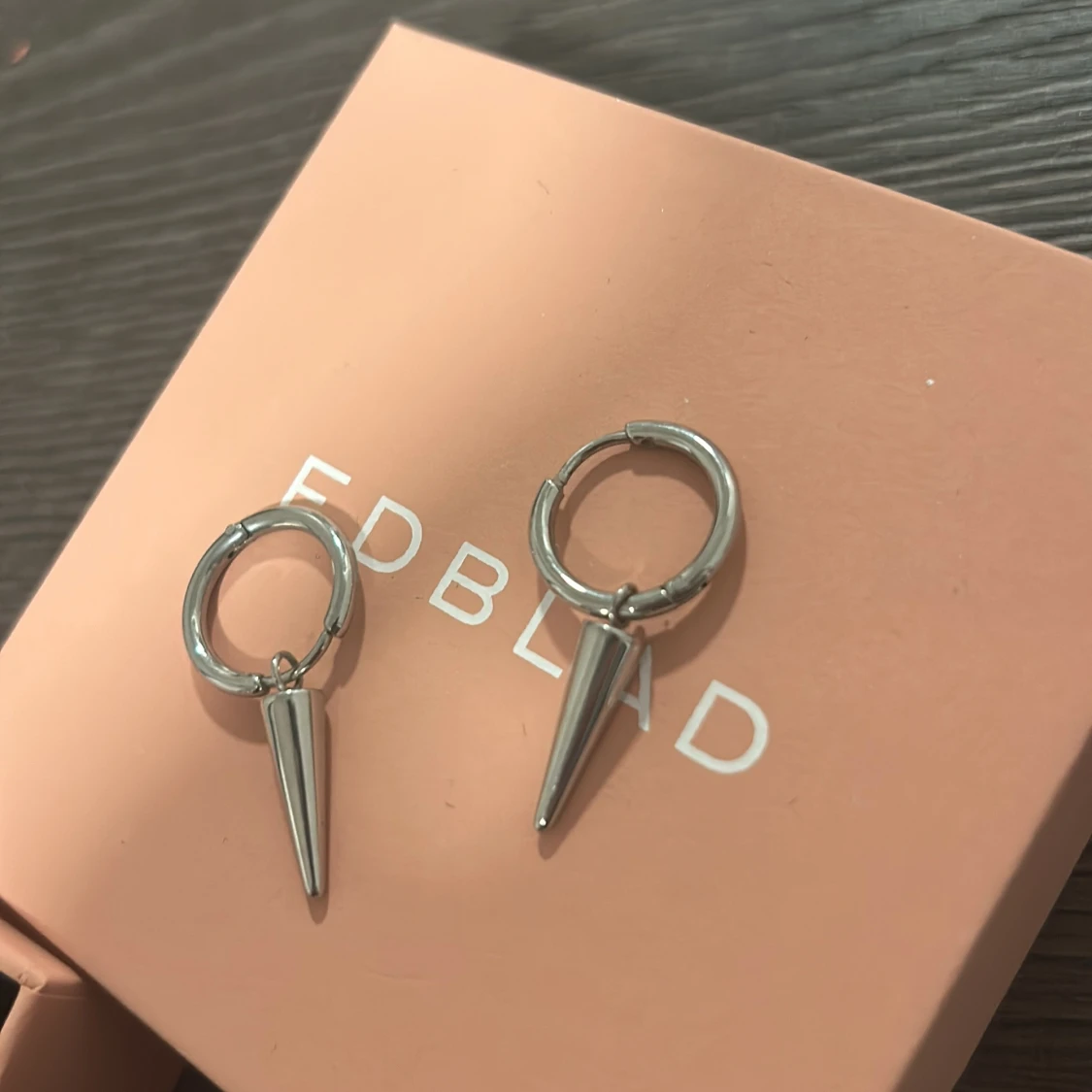 Silverörhängen med spetsdetalj från Edblad - 91