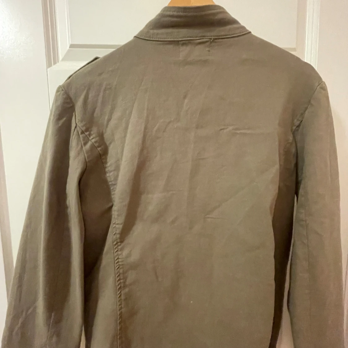 Olivgrön jacka från Neo Noir - 92